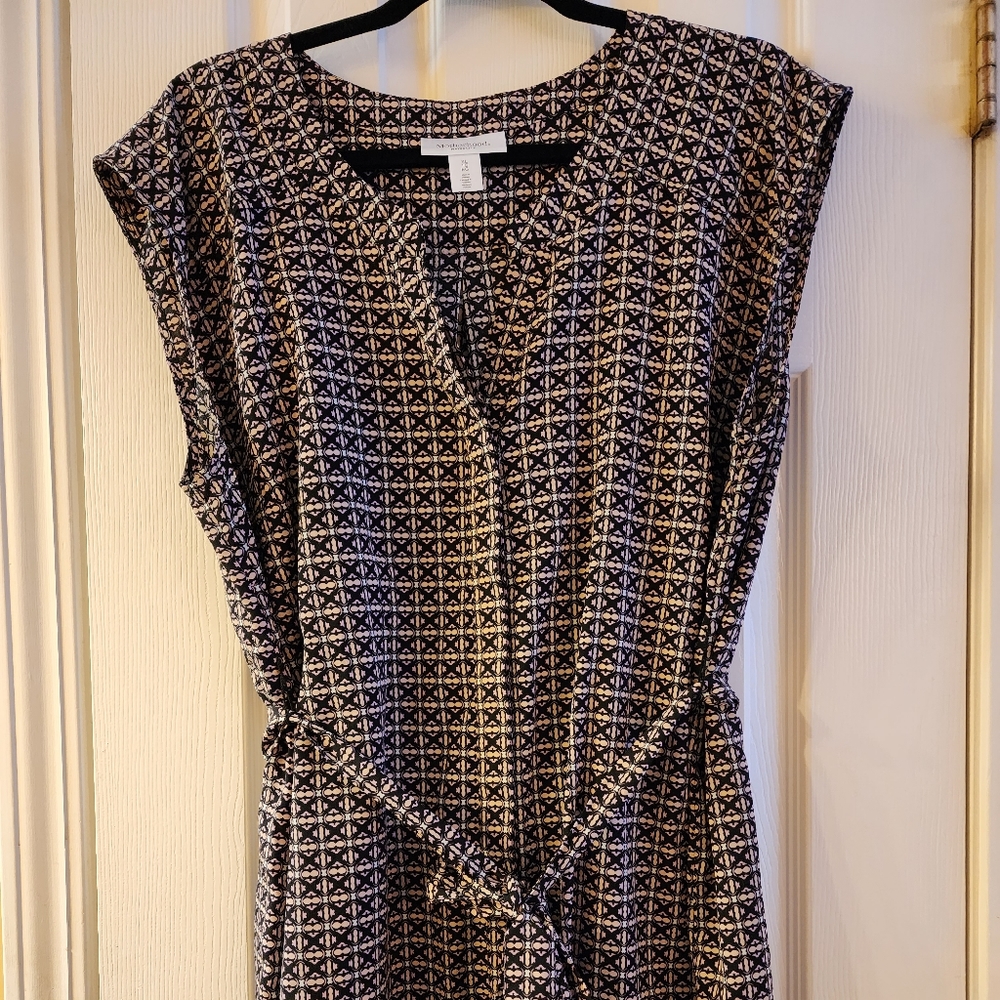 Maternity sleeveless blouse